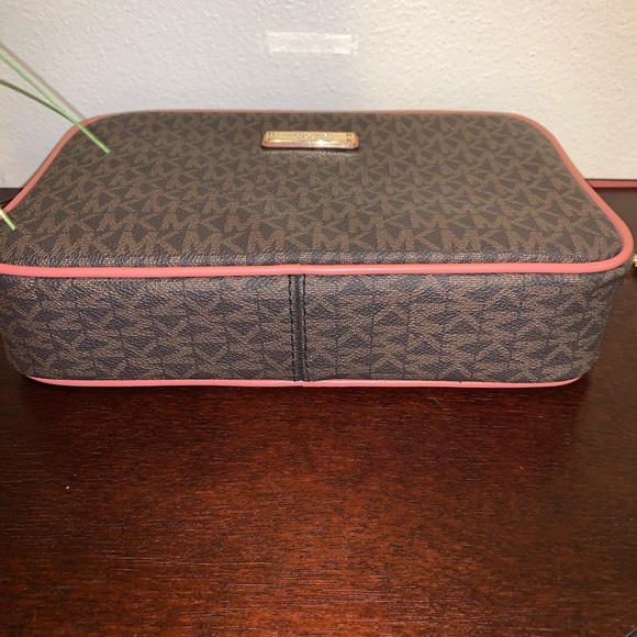 Michael Kors Jet Set Travel Logo Crossbody Bag - Picture 11 of 13